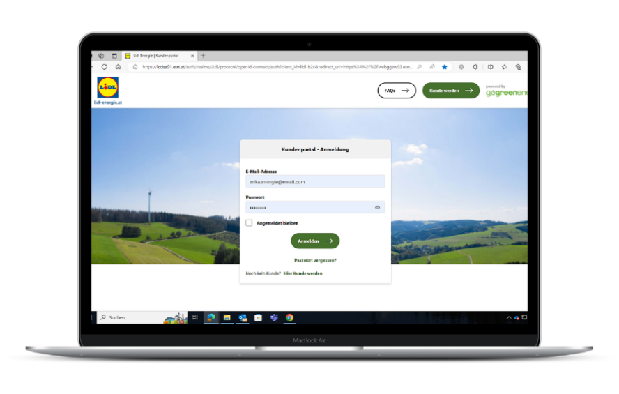 Eine Hand hält eine Glühbirne.